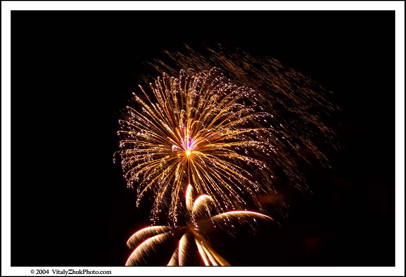 SouthwickCarnivalFireWorks2004 74CWX